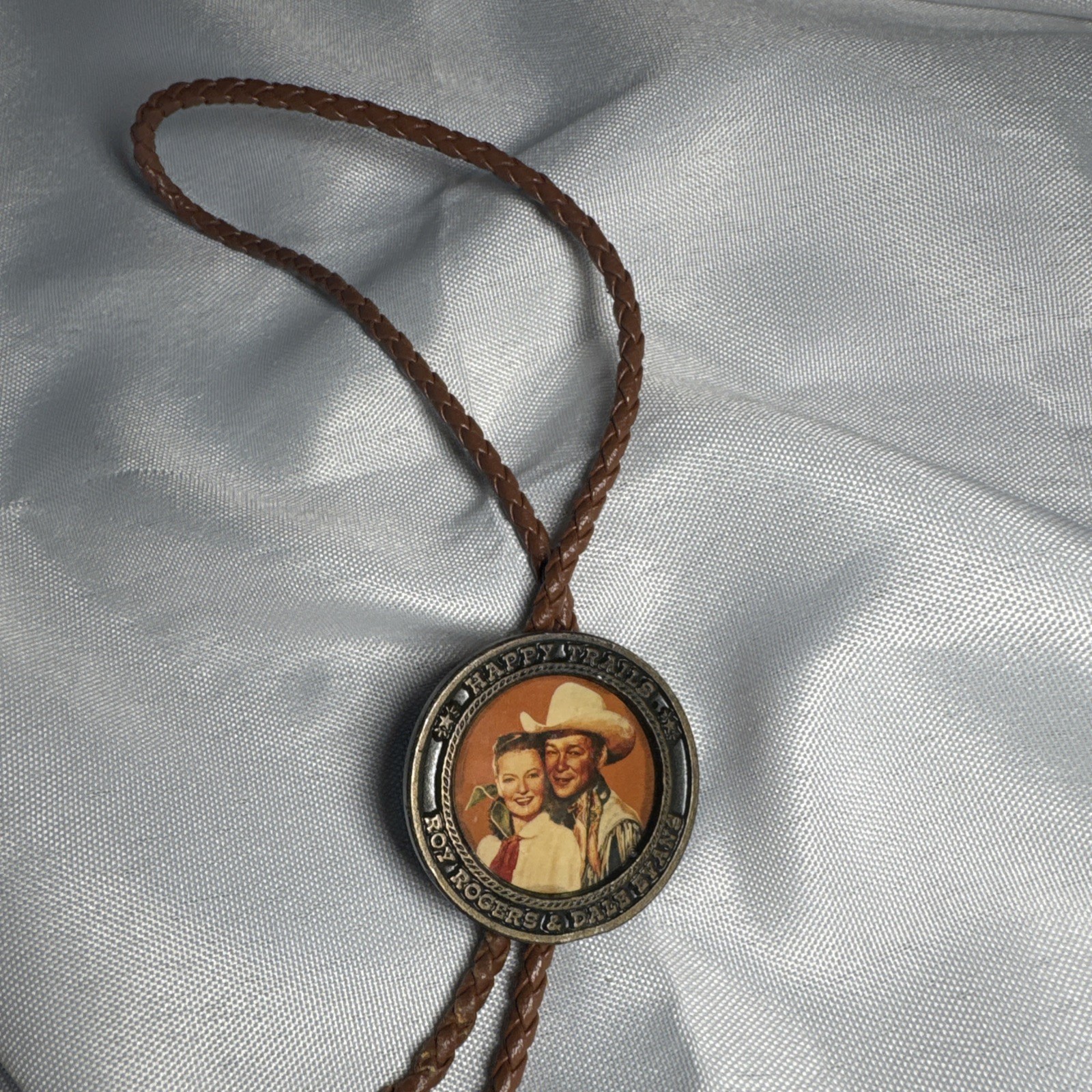 VINTAGE 1994 ROY ROGERS & DALE EVANS HAPPY TRAILS BOLO TIE