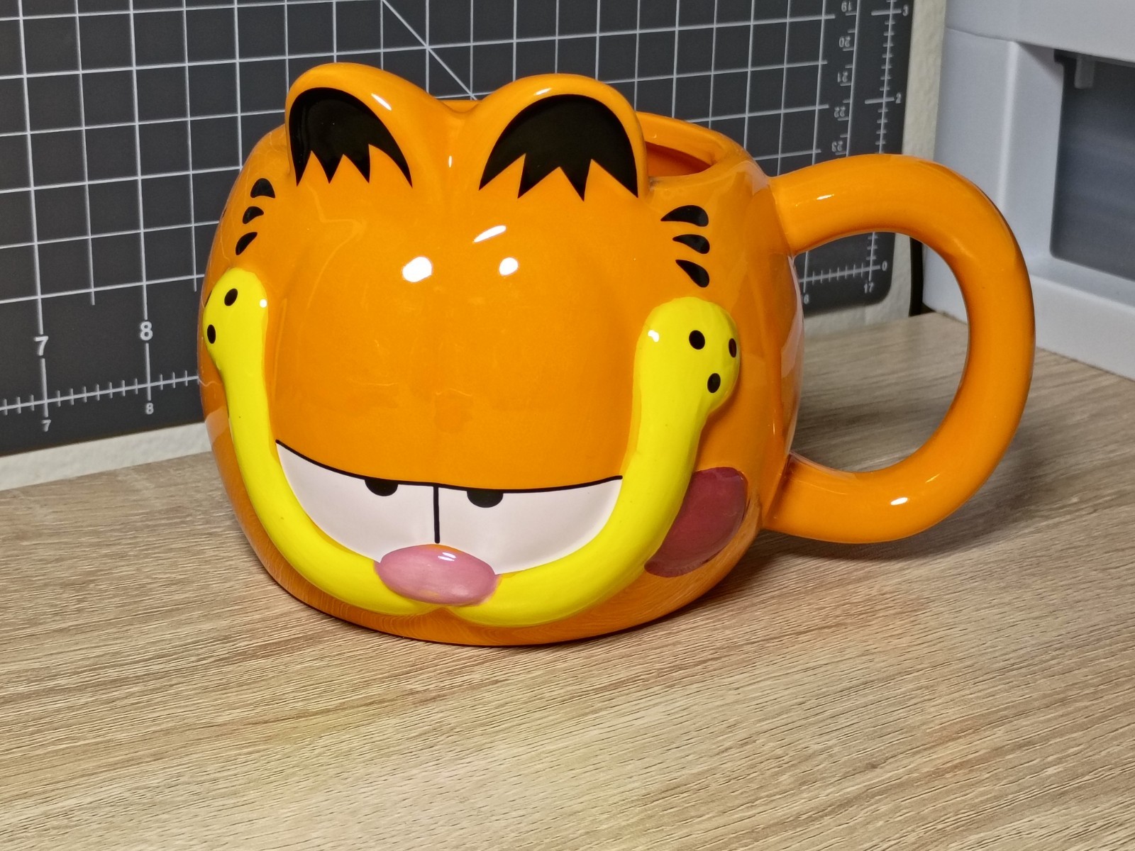 20 oz GARFIELD Coffee Mug Ceramic Silver Buffalo Jim Davis Comic Strip Classic
