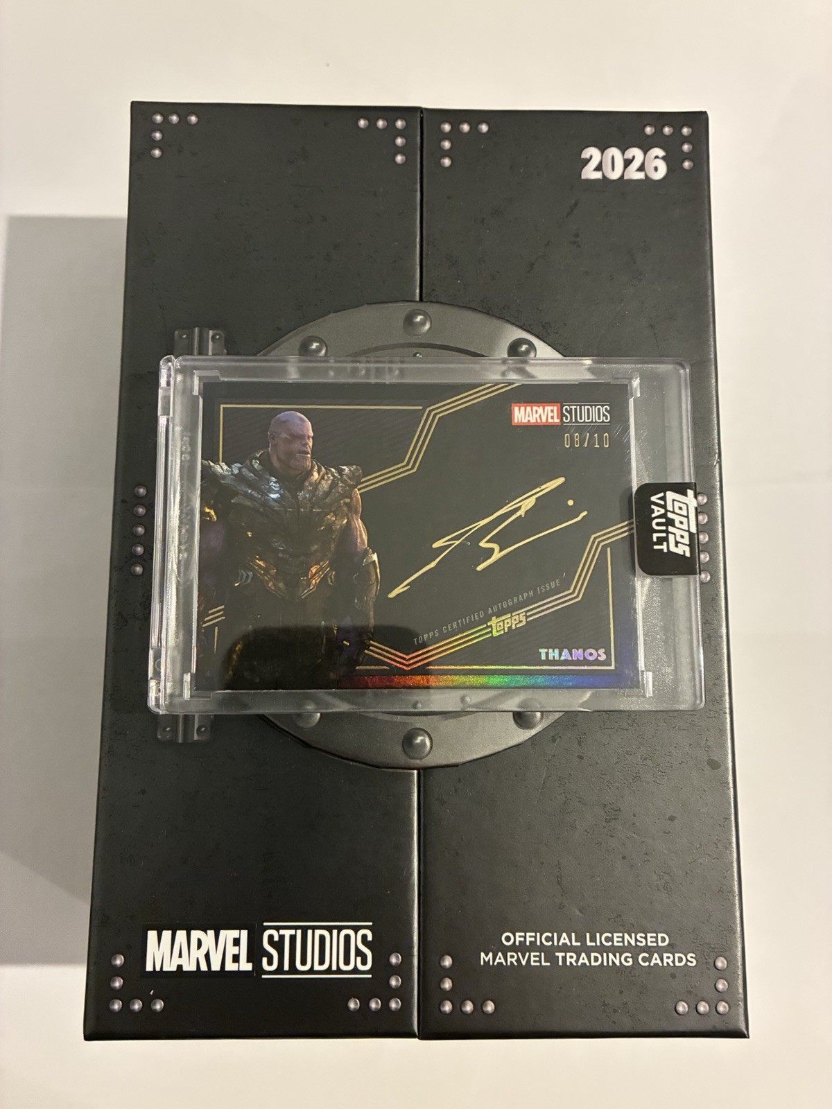 Topps Marvel Vault Thanos Josh Brolin Gold Laced Auto /10 With Empty Box Topps Marvel Vault Thanos Josh Brolin Gold Laced Auto /10 With Empty Box