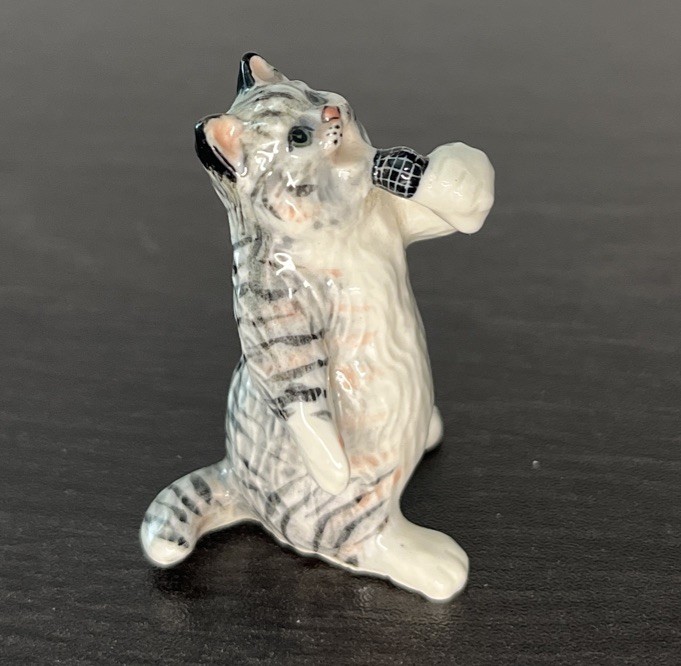 Vintage MINIATURE GRAY CAT FIGURINE Singing Music with Microphone Mini Figure