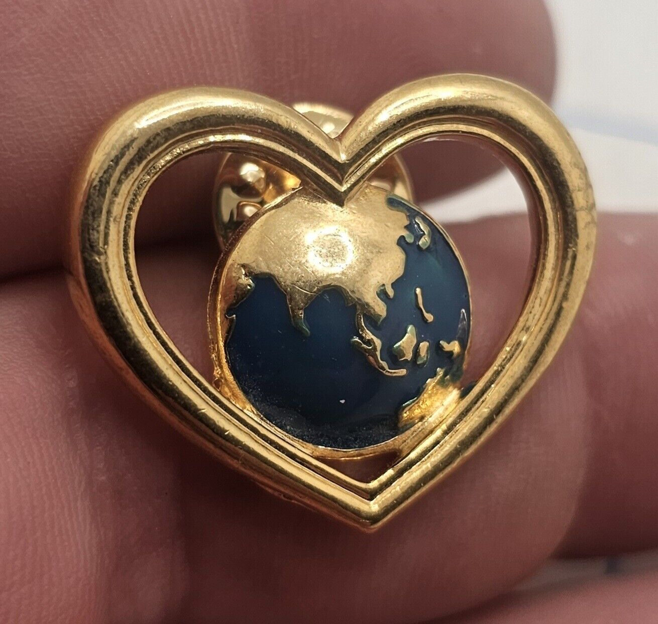 VTG Lapel Pinback Hat Pin Gold Tone Heart World Enameled Pin Earth 
