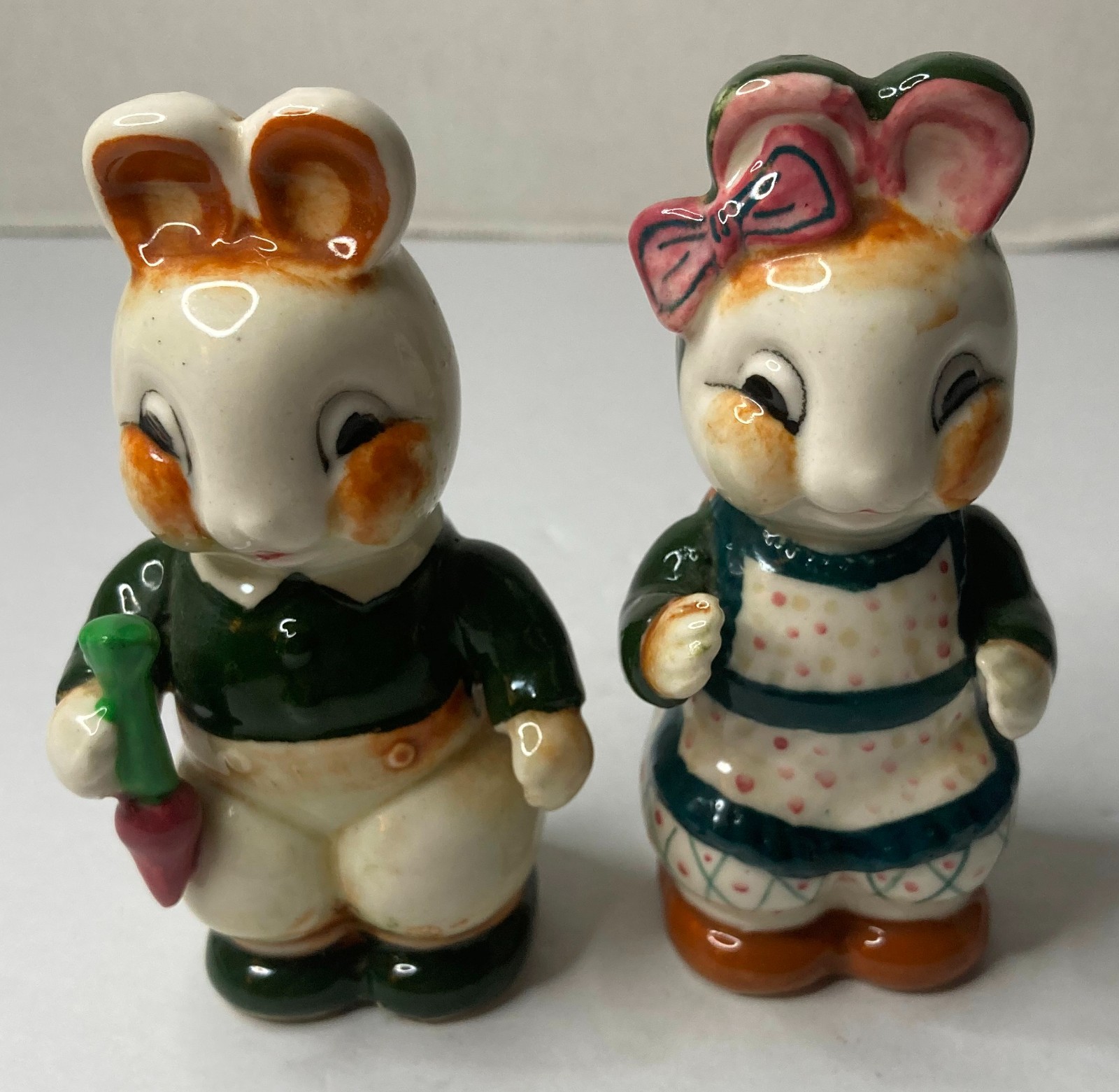 VINTAGE ANTHROPOMORPHIC RABBITS BUNNY SALT & PEPPER SHAKER SET MADE IN JAPAN