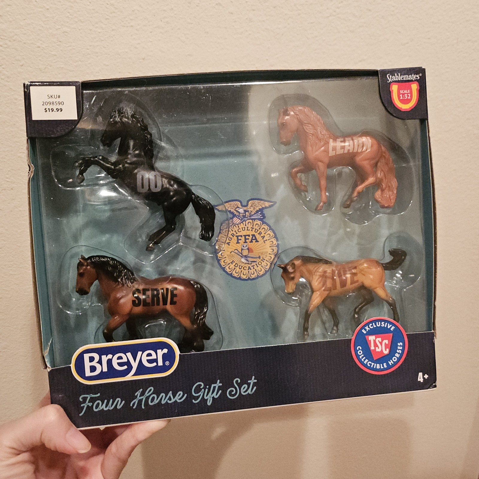 Breyer Stablemate Four Horse Gift Set TSC Exclusive Tractor Supply Company  NEW