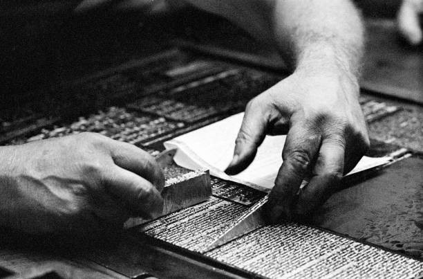 Man working a composing stick French newspaper Le Figaro printing - Old Photo