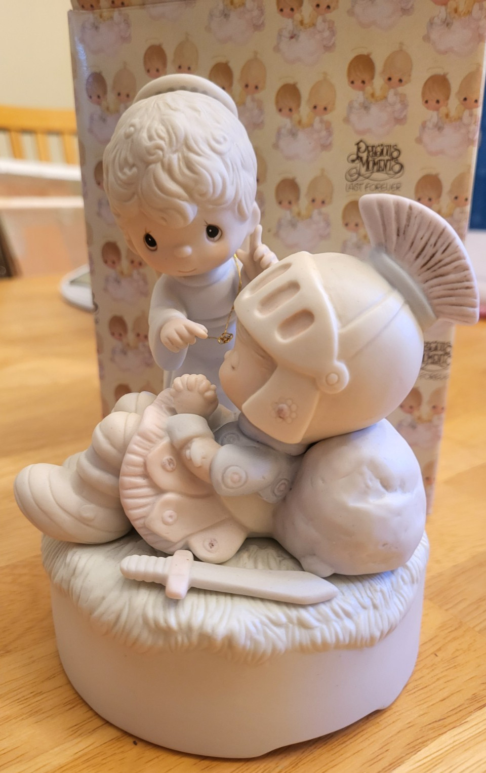 RARE Precious Moments 1982 SILENT KNIGHT #E-5642 Musical Tune Silent Night Angel
