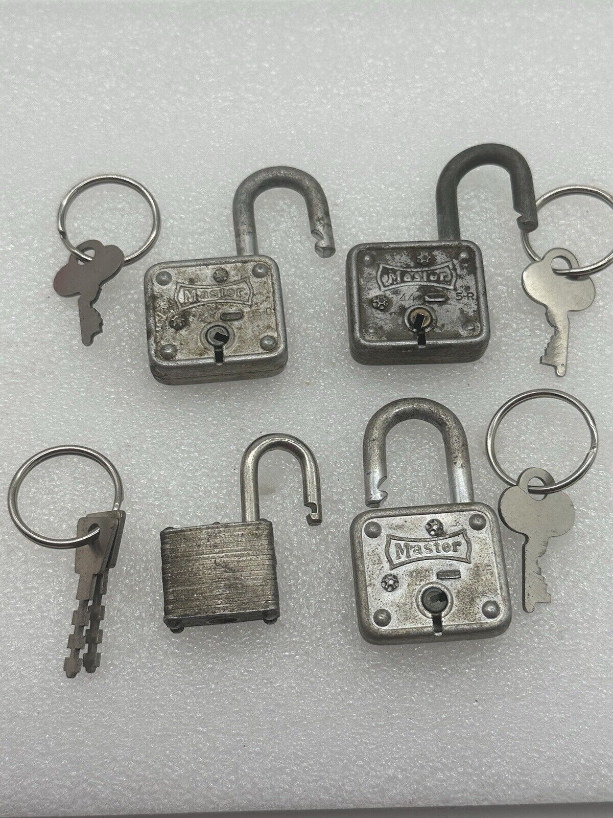 Lot Of 4 Vintage Master Lock Padlocks With Keys 44 5P 5R 5D And No 10 L23