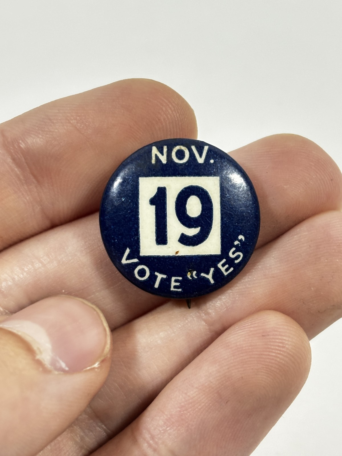 Vintage Eagle Regalia Co Vote Yes Nov. 19 Political Campaign Pin Button