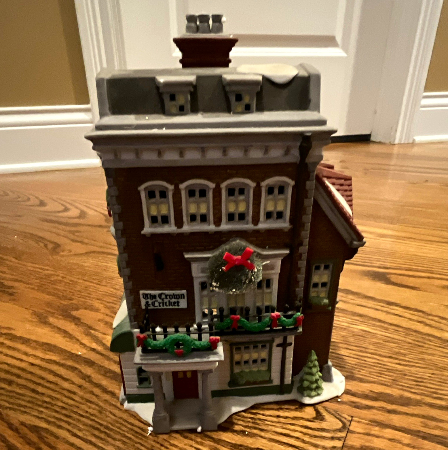 Department 56 Dickens\' Village Crown & Cricket Inn House Boxed 1992