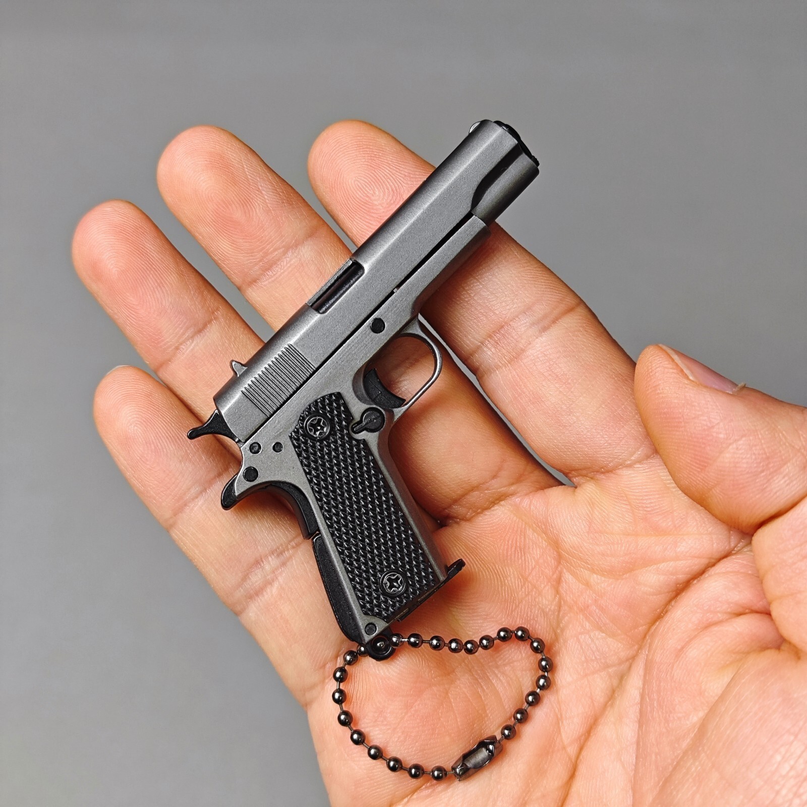 1:3 Mini 1911 Metal Keychain Gun Model Keychain Decompression for Man\