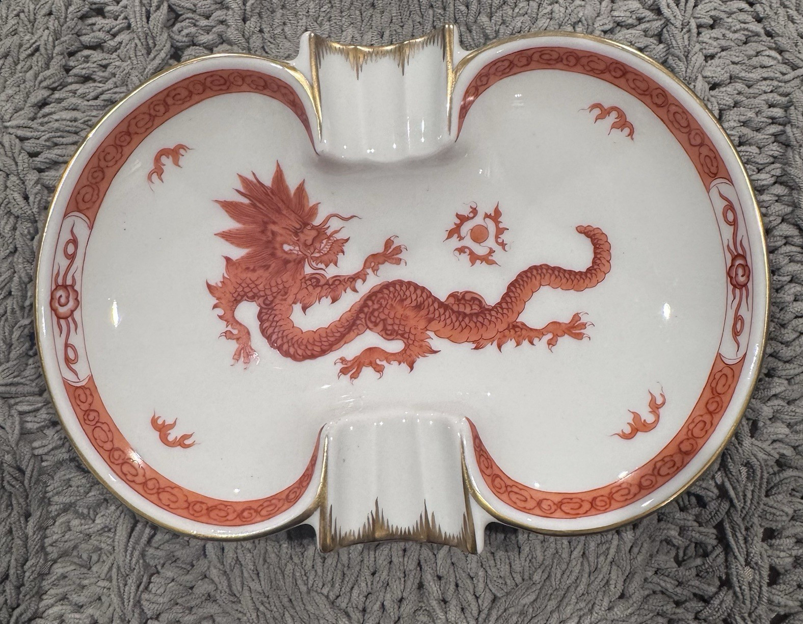 Authentic Meissen Porcelain Red Ming Dragon Large Ashtray, First Quality 7.5\
