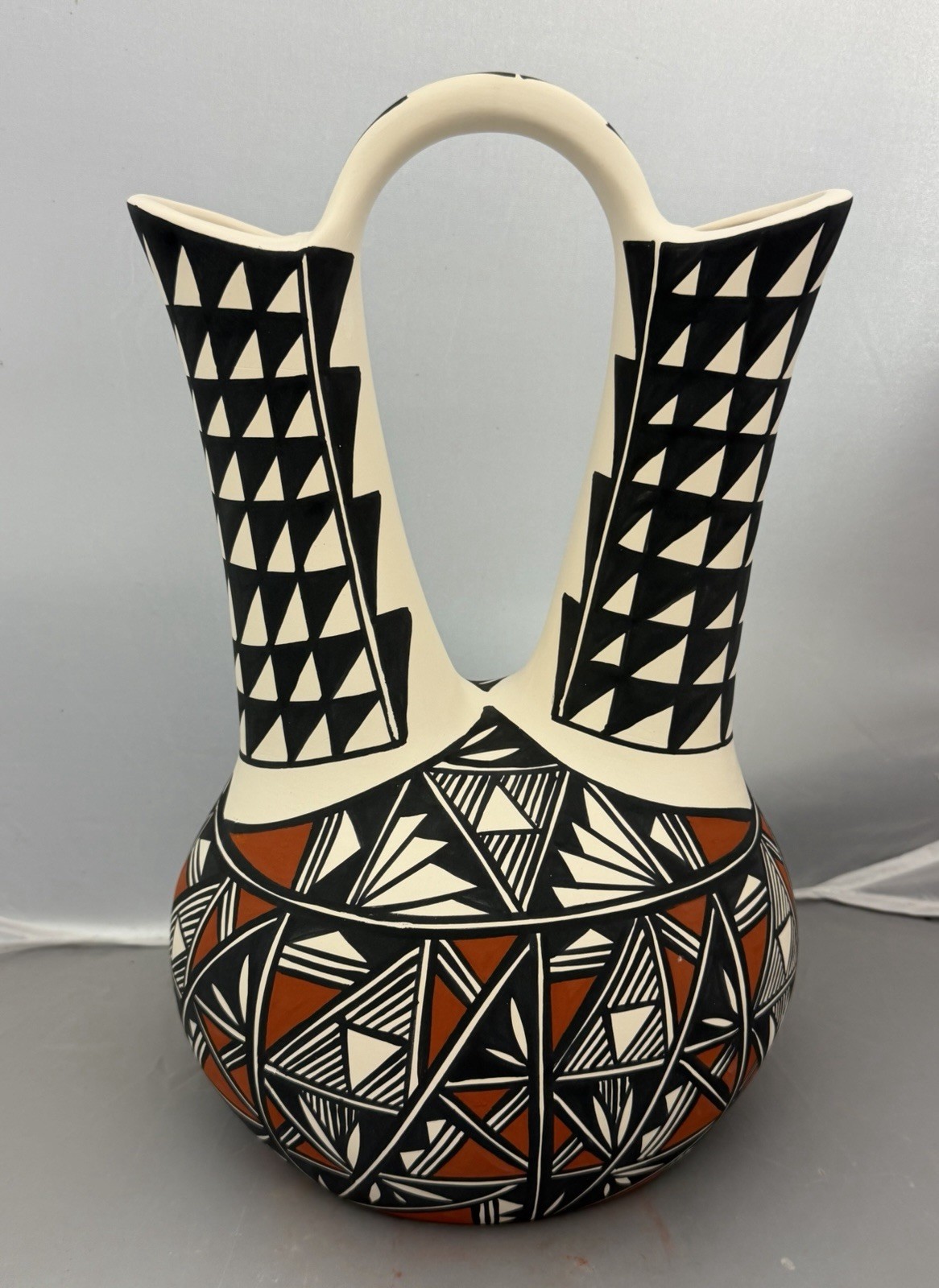Beautiful Acoma Pueblo Wedding Vase by Linda Concho   (SIGNED)