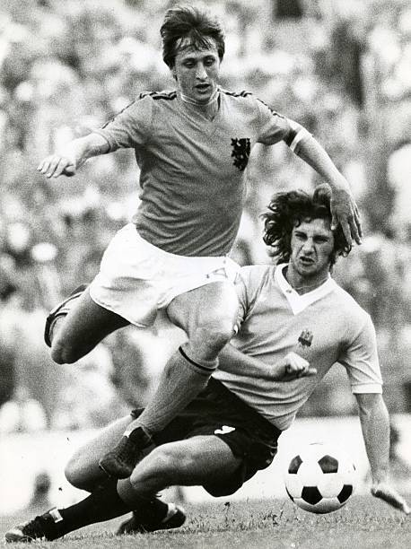 Johan Cruijff Of The Netherlands Fernando Morena Uruguay 1974 FOOTBALL PHOTO