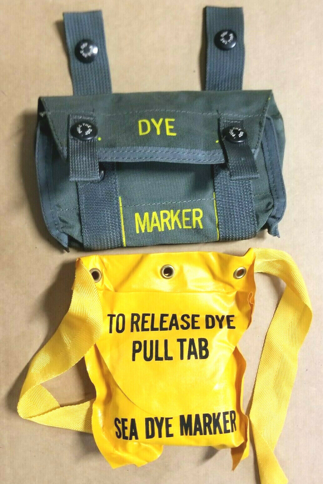 USGI Military Survival Vest Sea Dye Marker and Pouch Unissued 