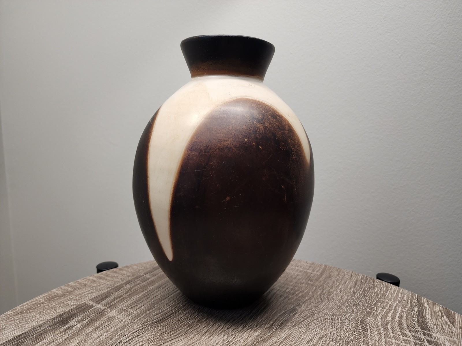Marcelo Prado Signed 2004 Chulucanas Peru Pottery Vase Modernist Brown Cream