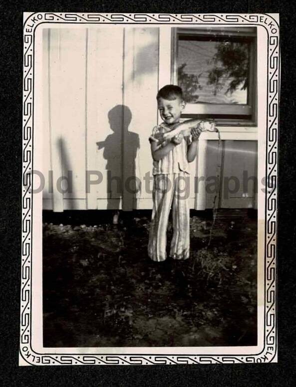 HAPPY LITTLE FISHERMAN HOLDING FISH w/SHADOW OLD/VINTAGE PHOTO- G696