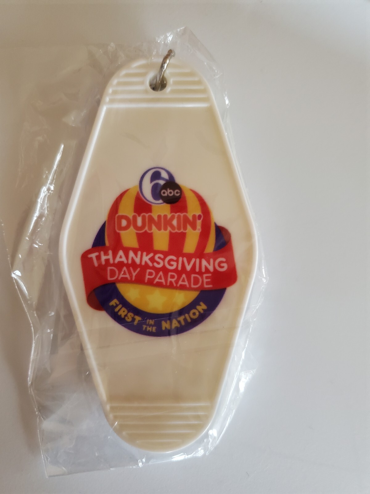 *L@@K* RARE  6ABC DUNKIN Thanksgiving Day Parade KEYCHAIN 