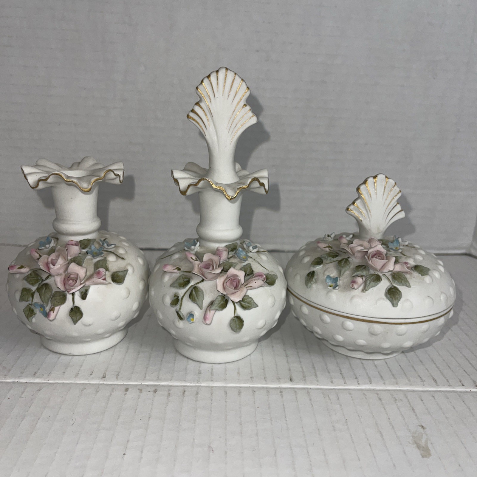 Vnt Set Of 3 Lefton Fine China Hand Painted Ruffled Hobnail Vases & Trinket Box.