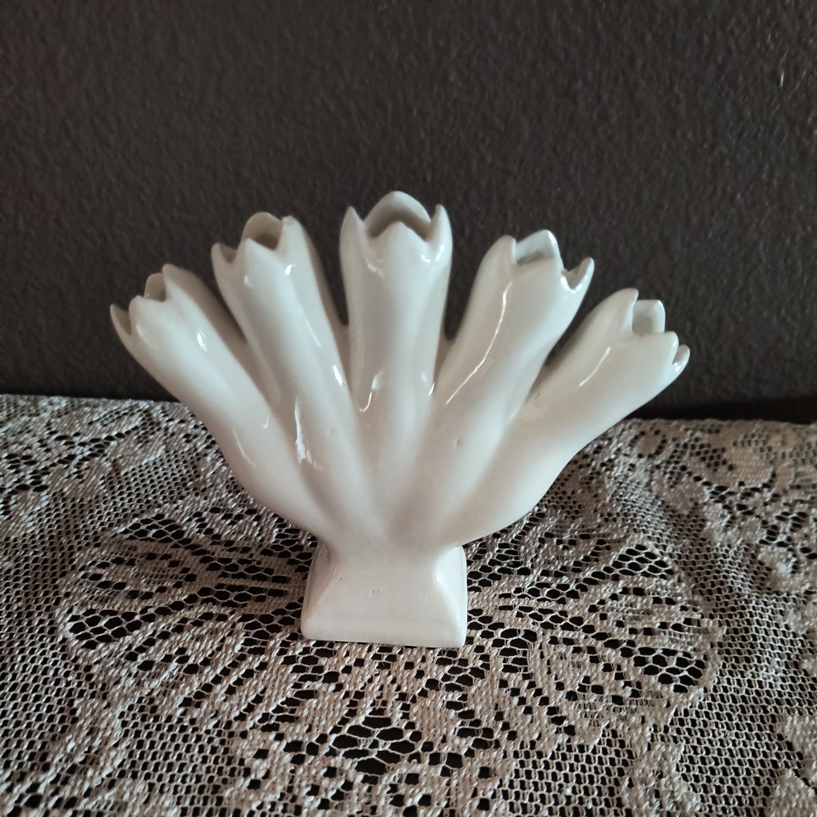 Antique LEART Five Finger White Bud Vase NO CHIPS 304-W Pristine 5.5 Antique LEART Five Finger White Bud Vase NO CHIPS 304-W Pristine 5.5