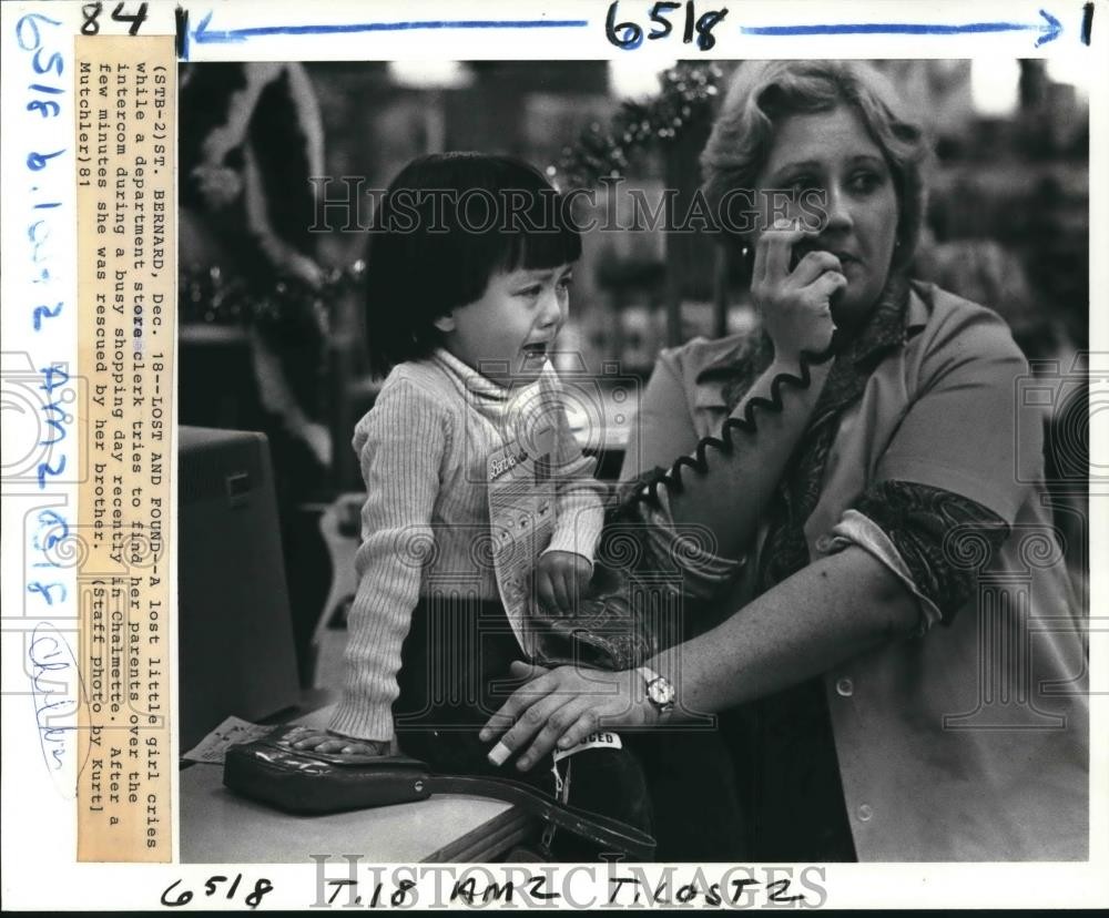 1981 Press Photo Lost Girl in Department Store Gets Help From Clerk, Chalmette