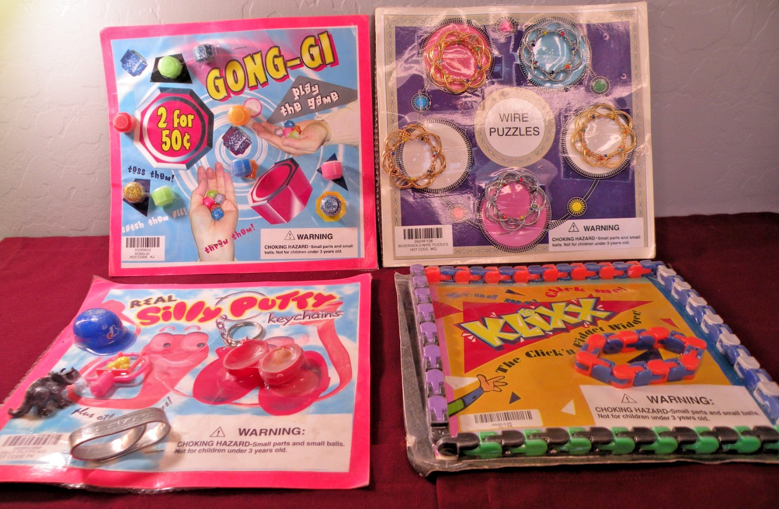 Gumball Machine Vending Display Card Gong Gi Silly Putty Wire Puzzles Klixx