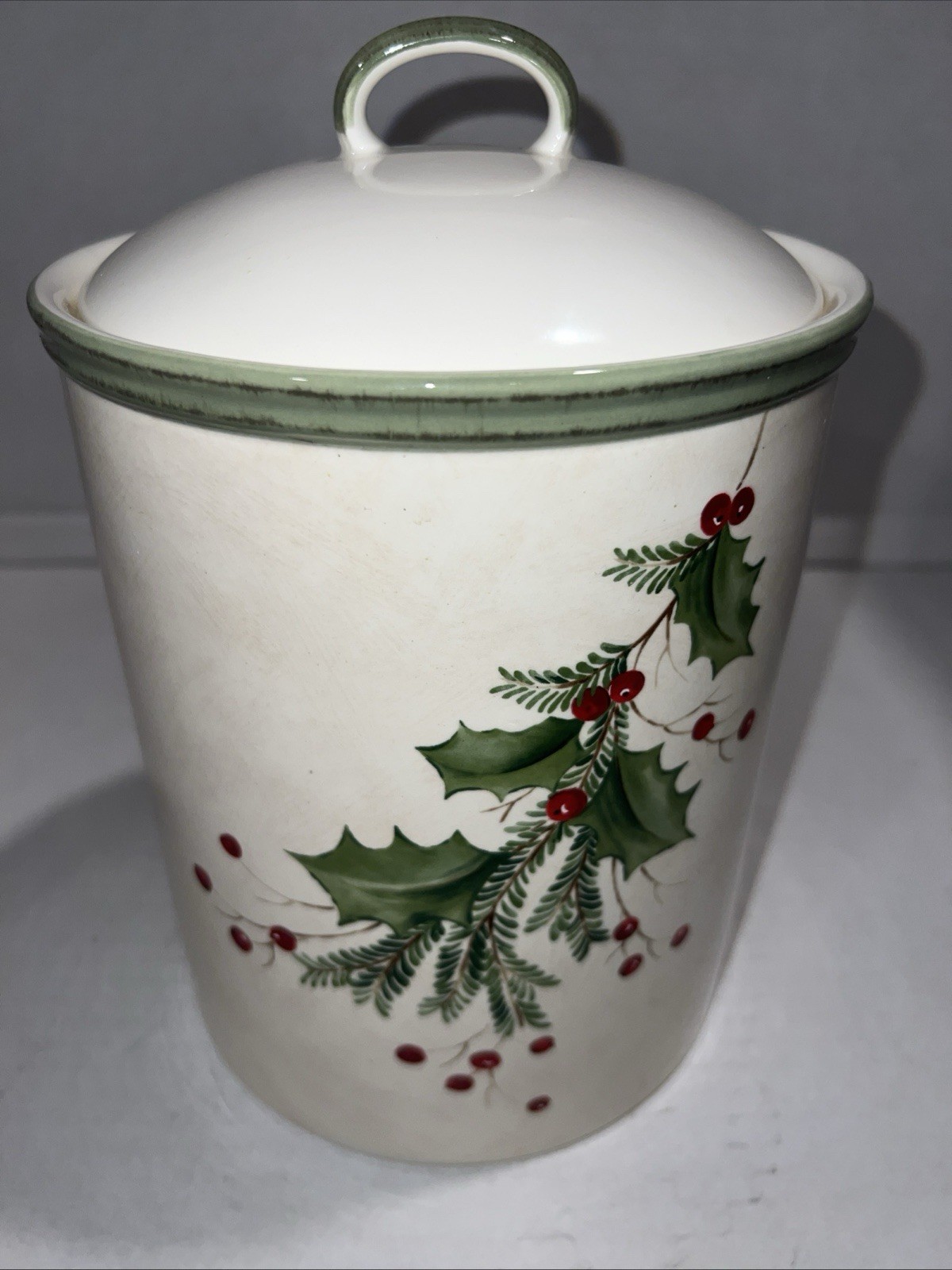 Lennox  Holiday Gathering Holiday Berry Christmas Cookie Jar