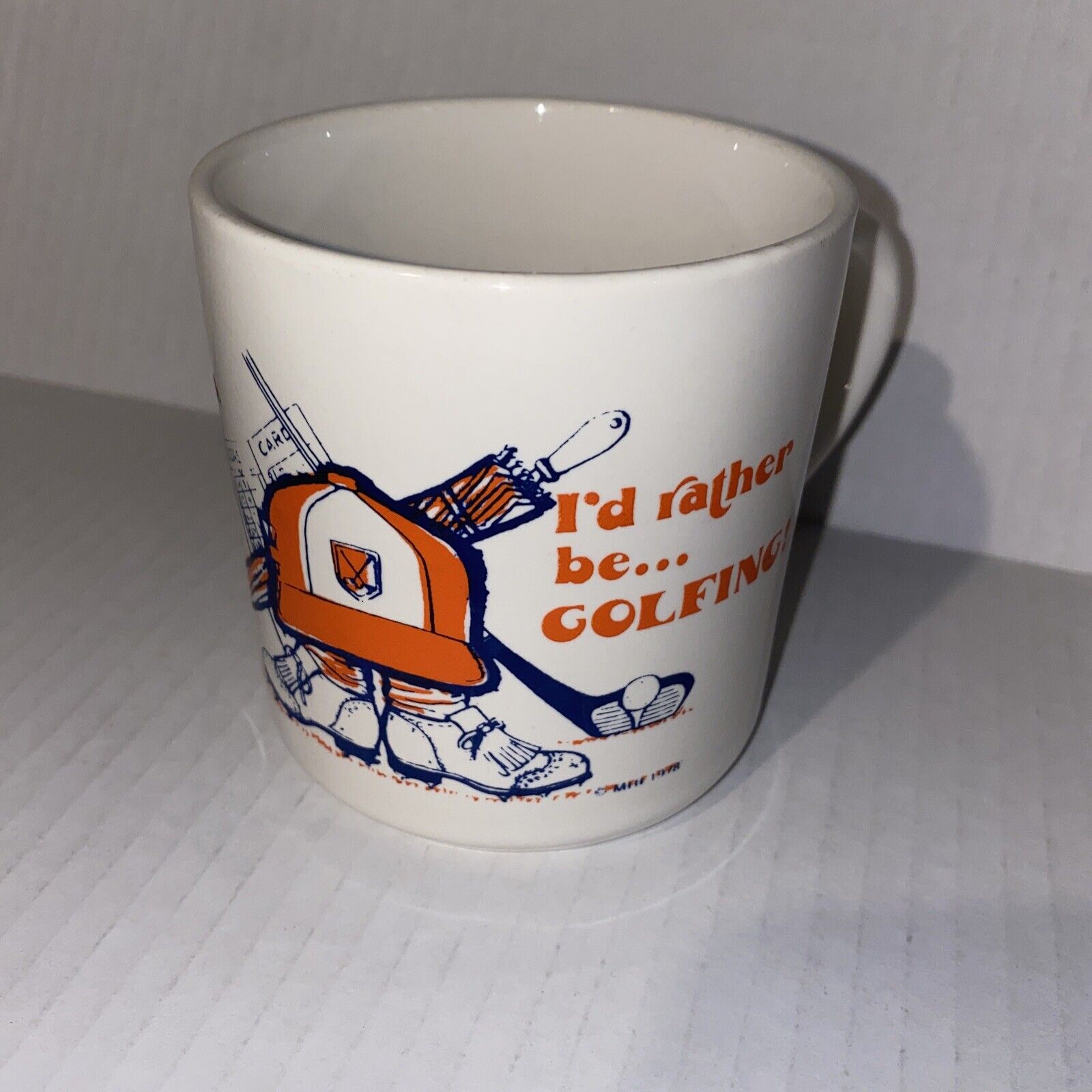 VINTAGE I'D RATHER BE GOLFING COFFEE TEA MUG CUP 1978 3.5” MTI GOLF CLUBS HAT