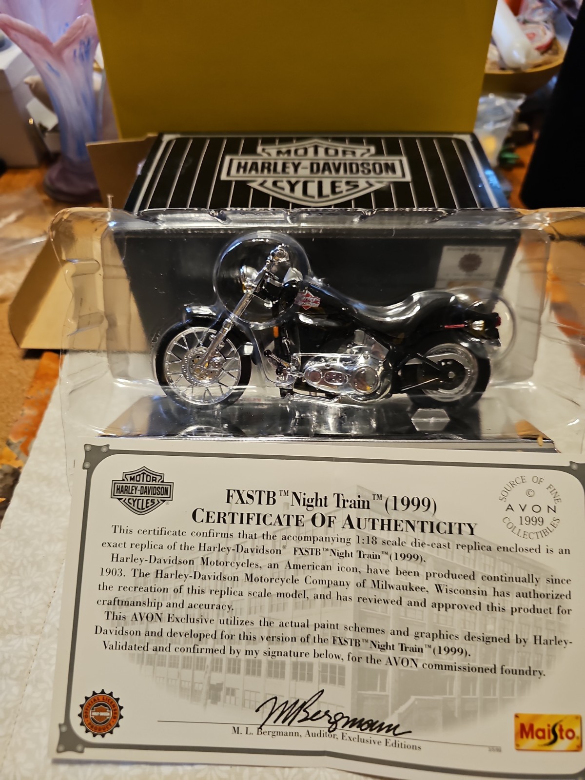 Maisto Harley Davidson 1999 Night Train 1:18 Die Cast Motorcycle Avon NIB Maisto Harley Davidson 1999 Night Train 1:18 Die Cast Motorcycle Avon NIB
