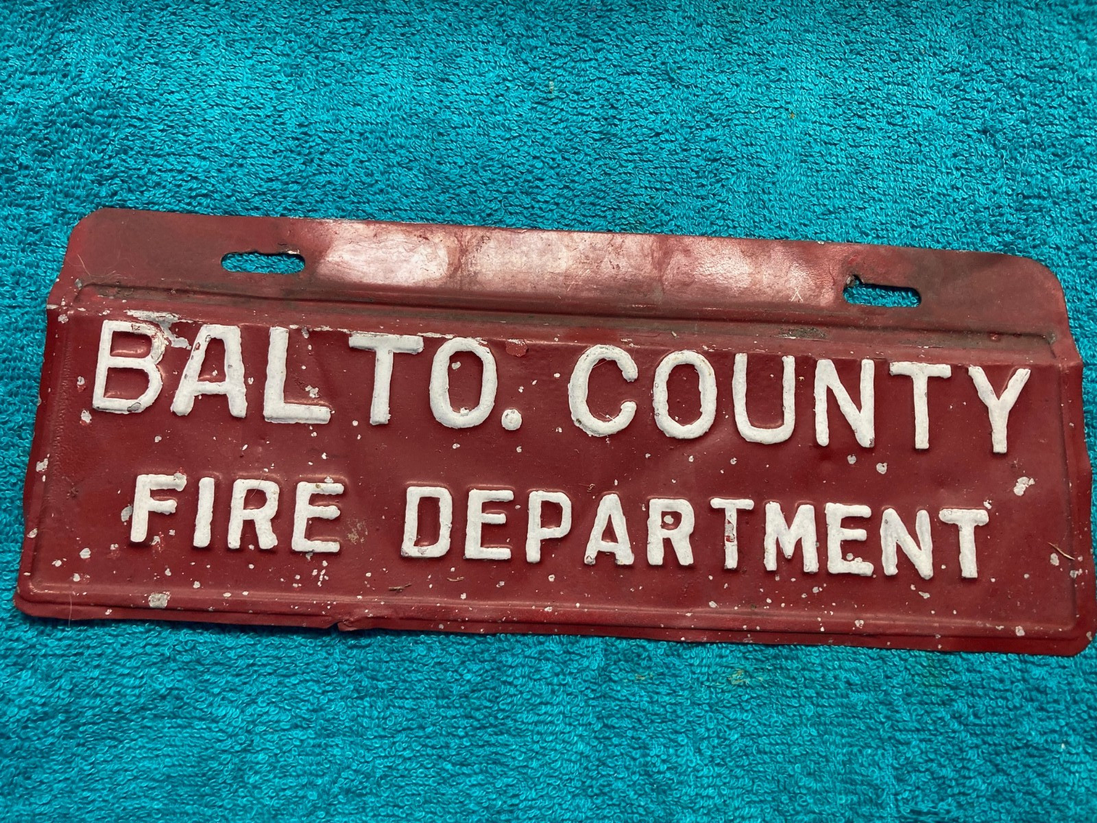 VINTAGE BALTIMORE COUNTY FIRE DEPARTMENT TAG TOPPER