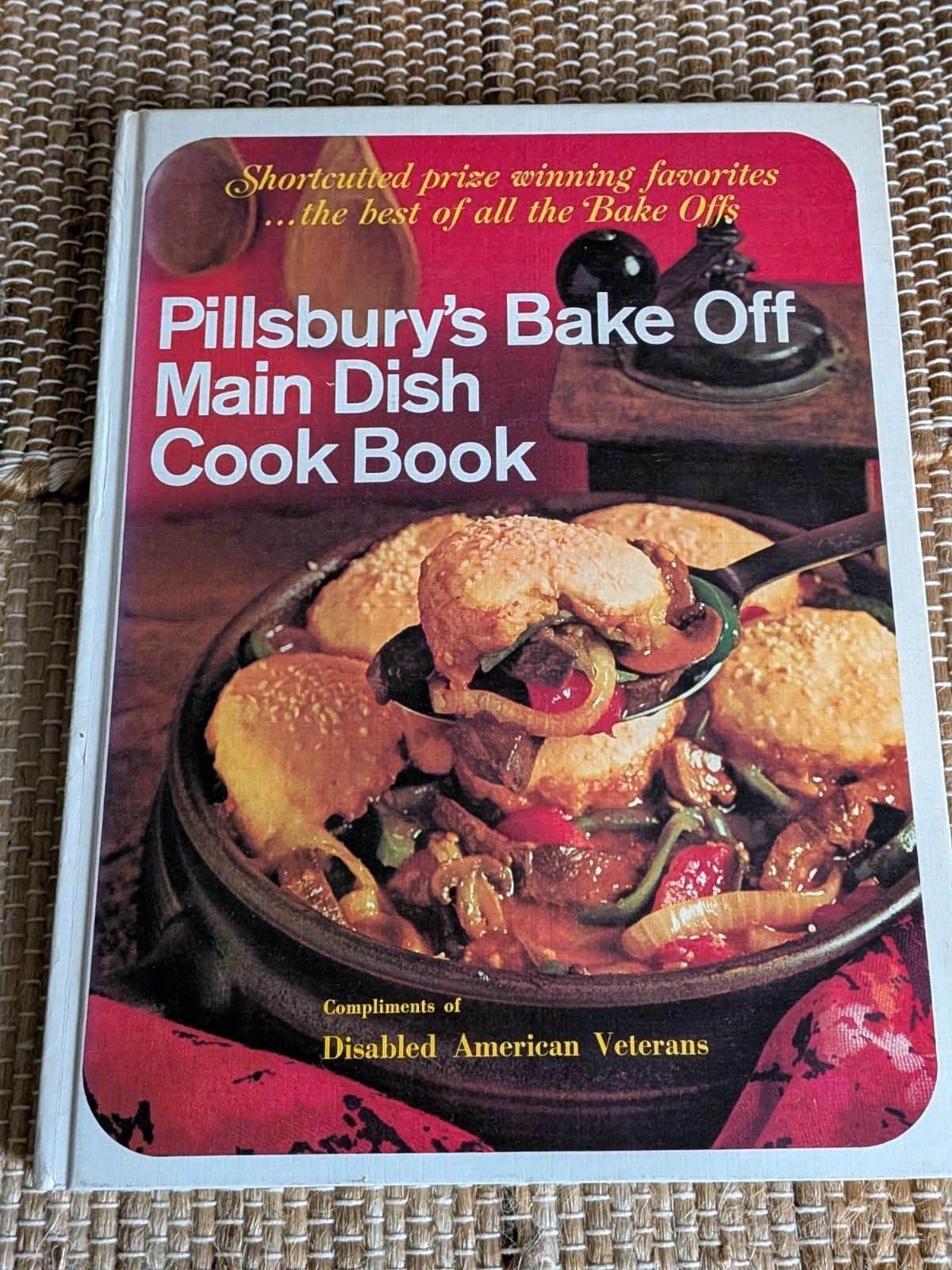 Vintage 1968 Pillsbury\'s Bake Off Main Dish Cook Book HC - Mid Century Suppers