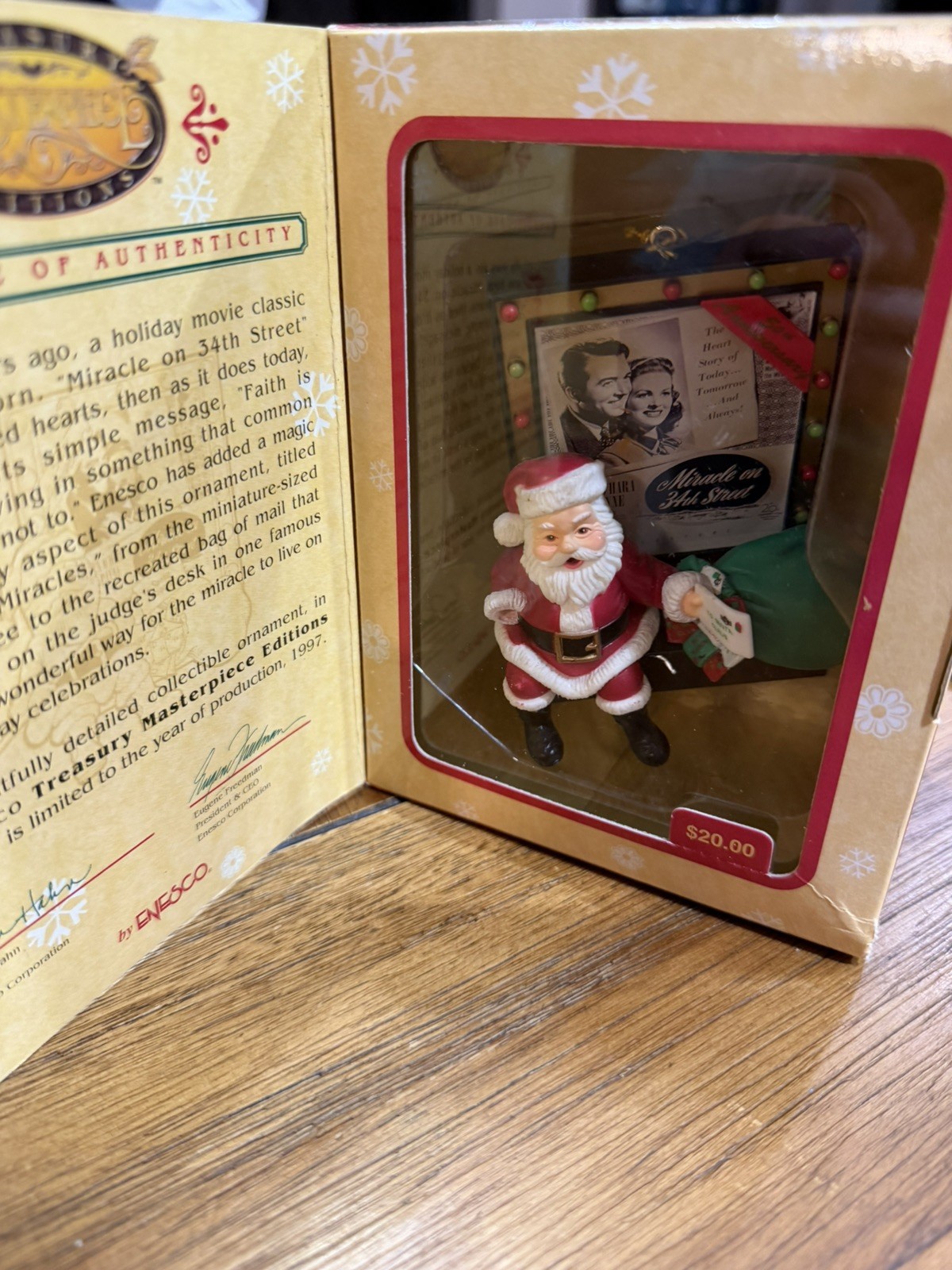 1997 Enesco Christmas Ornament Santa & MIRACLE ON 34TH STREET film NEW 