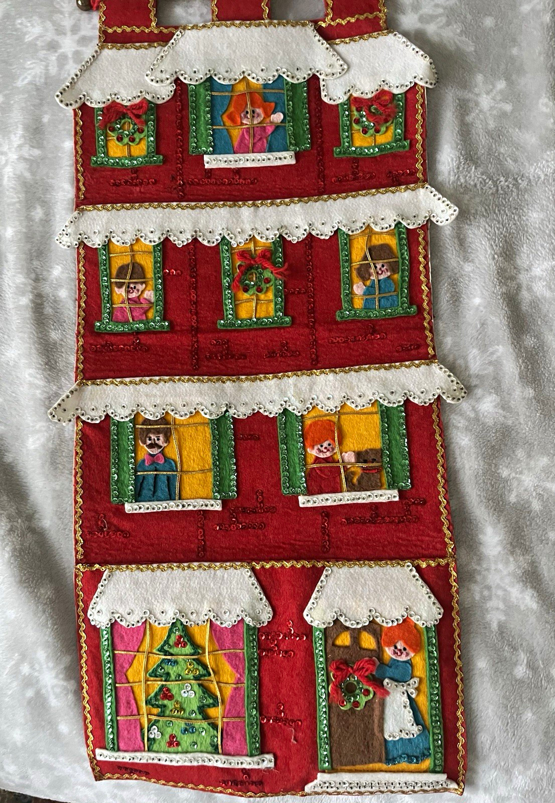 Vtg. Bucilla ‘70s Jeweled”Holiday House”Christmas Felt&Sequin Cardholder Kit2842 Vtg. Bucilla ‘70s Jeweled”Holiday House”Christmas Felt&Sequin Cardholder Kit2842