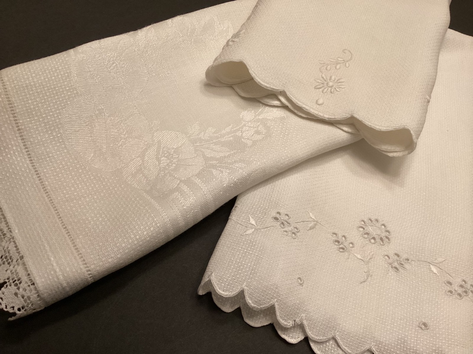 Lot 3-White Vintage Linen Guest Towels Hand Embroider Lace Floral Cutwork Damask