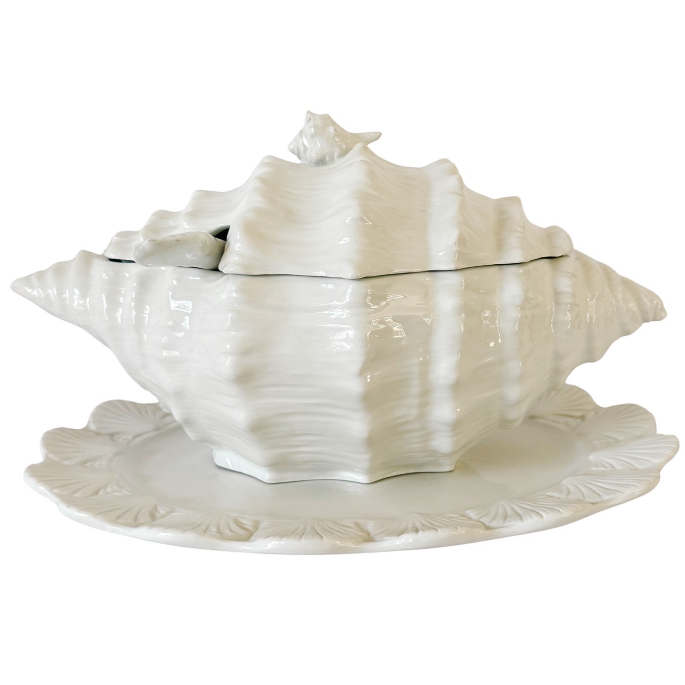 1970s Italian White Porcelain Conch Shell Tureen Set With Underplate & Ladle 1970s Italian White Porcelain Conch Shell Tureen Set With Underplate & Ladle