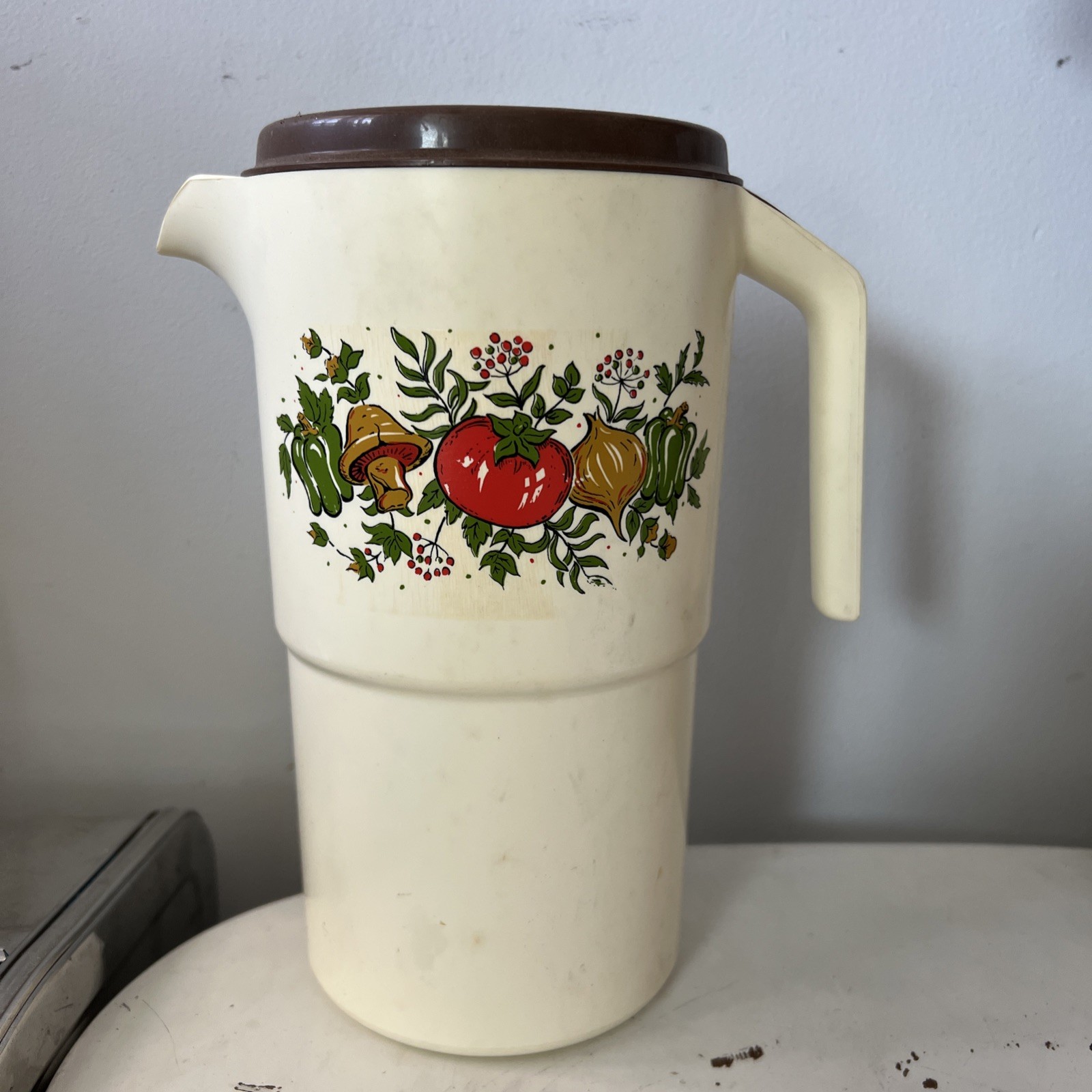 Vintage Sterilite 1 Gallon Pitcher Garden Vegetable Spice of Life 1970s Retro