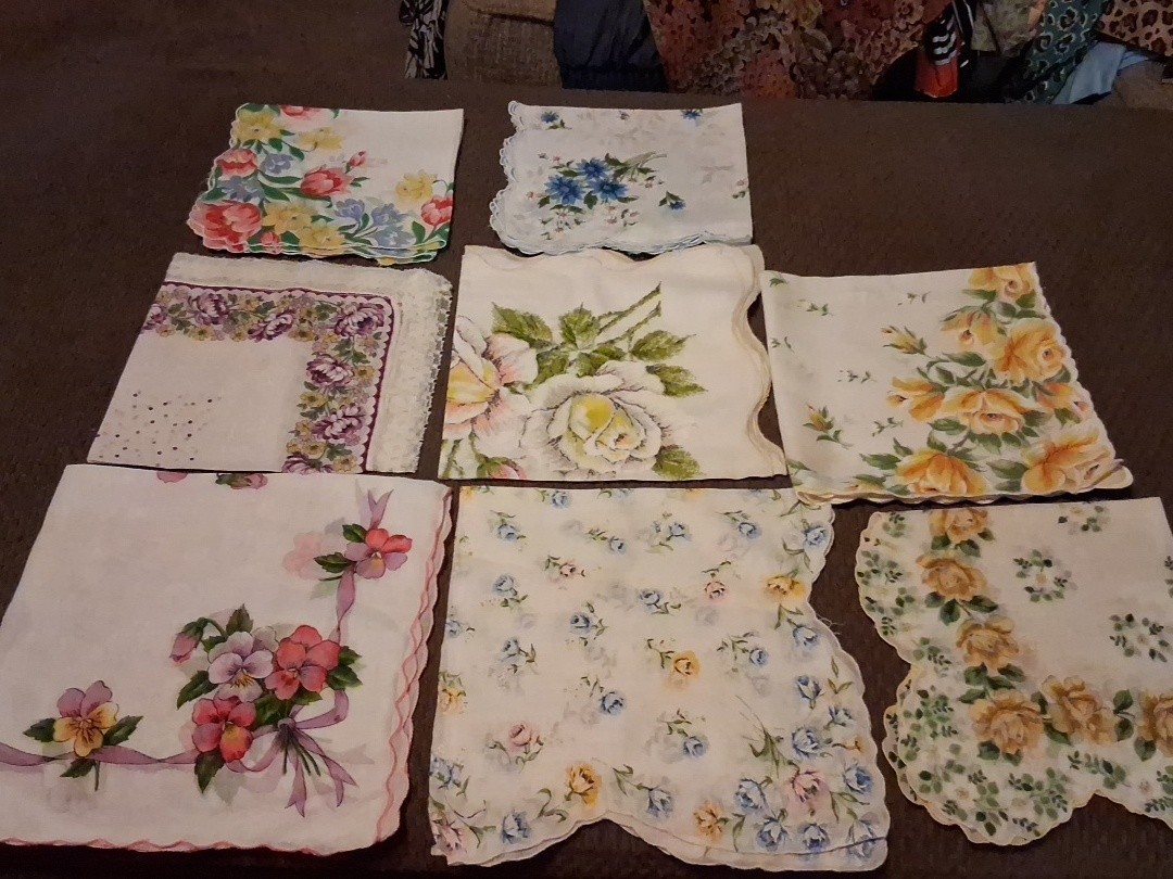 Vintage Lot 1960s And 70s  Ladies Hankerchiefs And 1 Kitchen Towel Great Shape