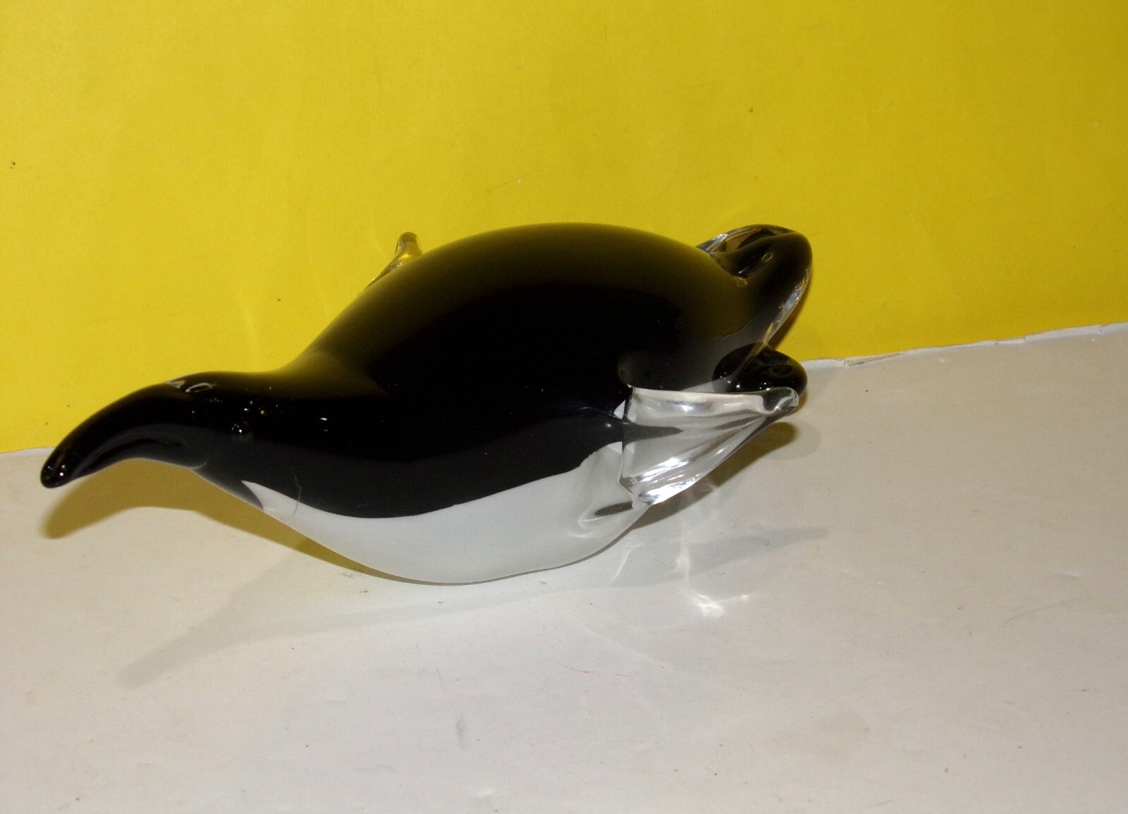 ART GLASS PENGUIN FIGURINE LAYING SLIDING POSE BIRD PAPERWEIGHT DECOR