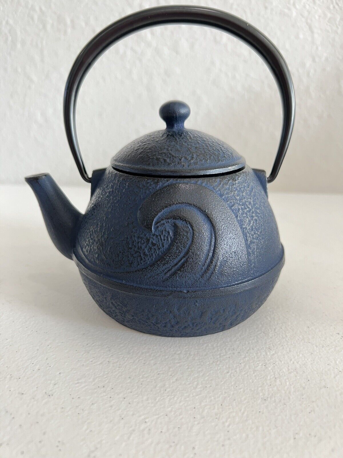 Vintage Teavana Wave Cobalt Blue Design Cast Iron Teapot w/ Infuser