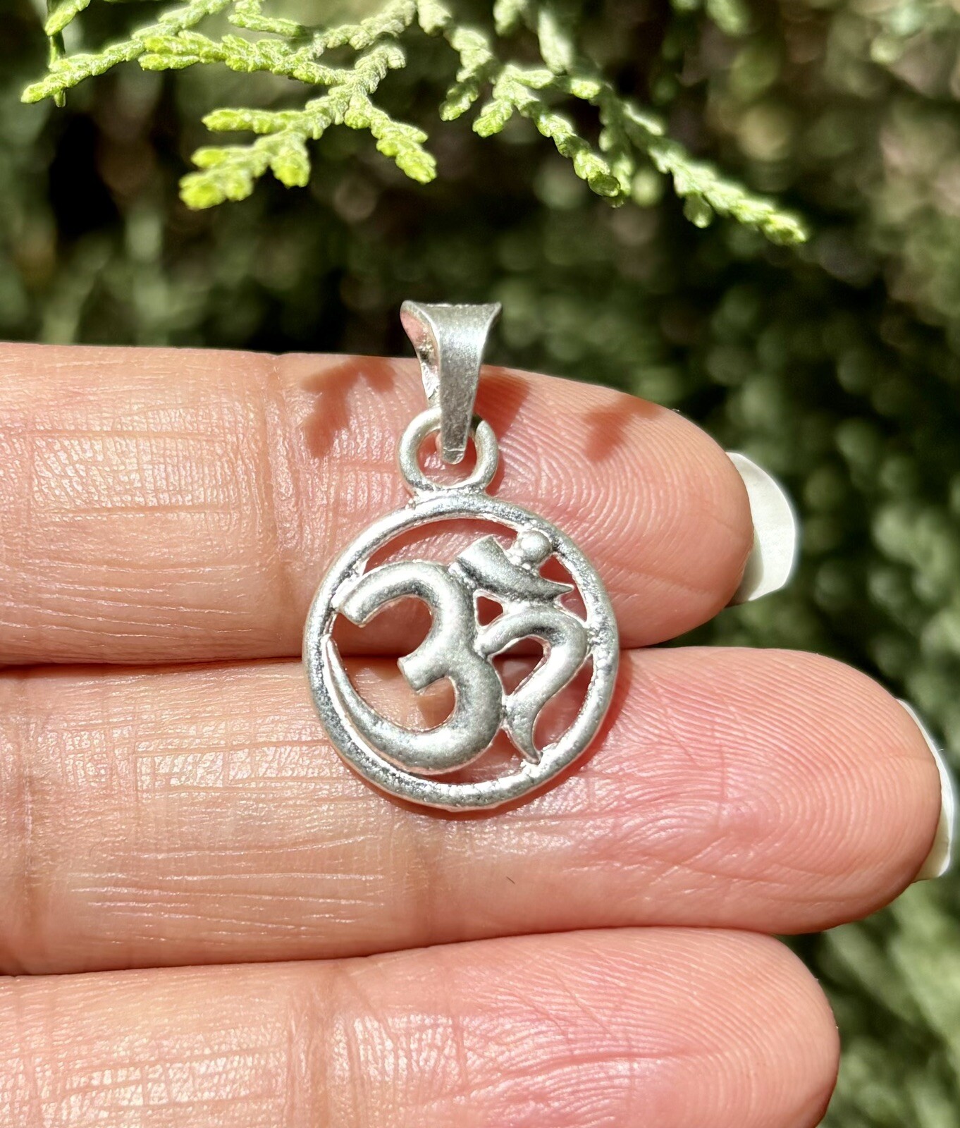 999 Silver Hindu Religious Aum Om Circle Pendant, Charm Pendant 