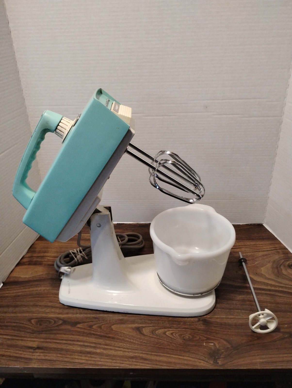 Vintage Mid Century Kenmore  Stand Mixer Aqua Blue Model 400-82600-working