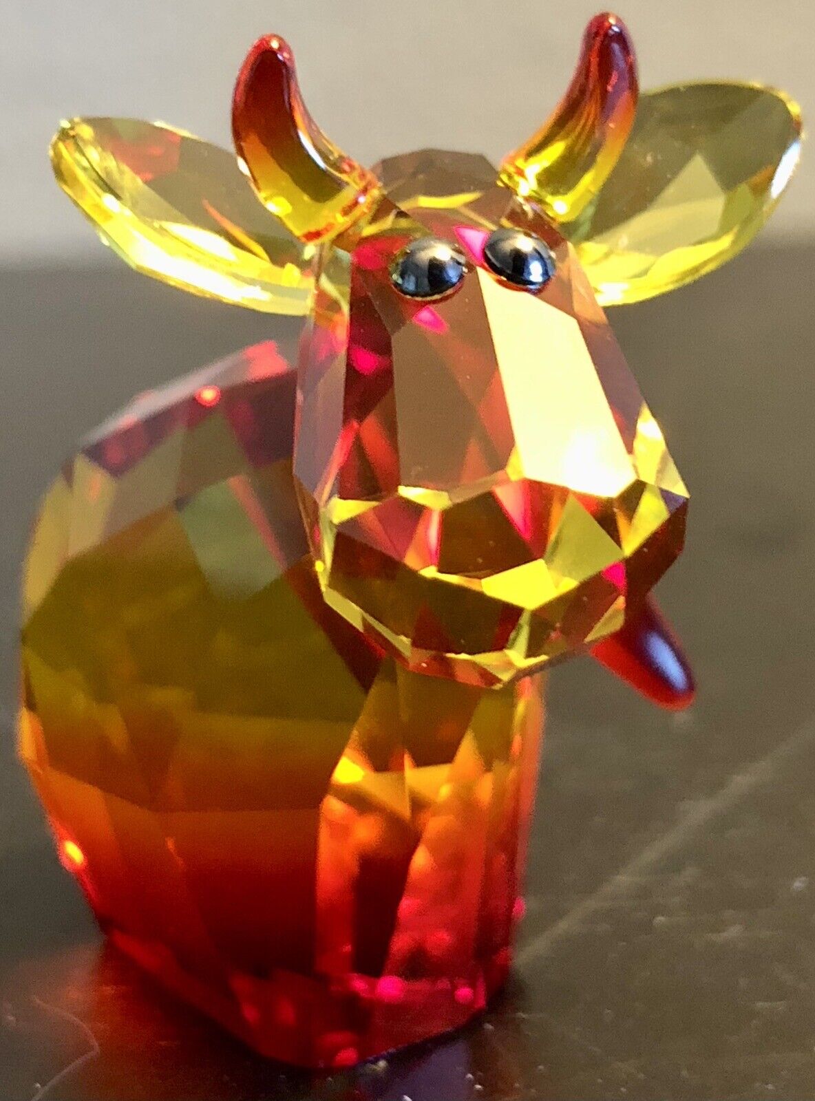 Swarovski Crystal Hot Chili Mo Lovlot 2013 Limited Edition Cow Figurine