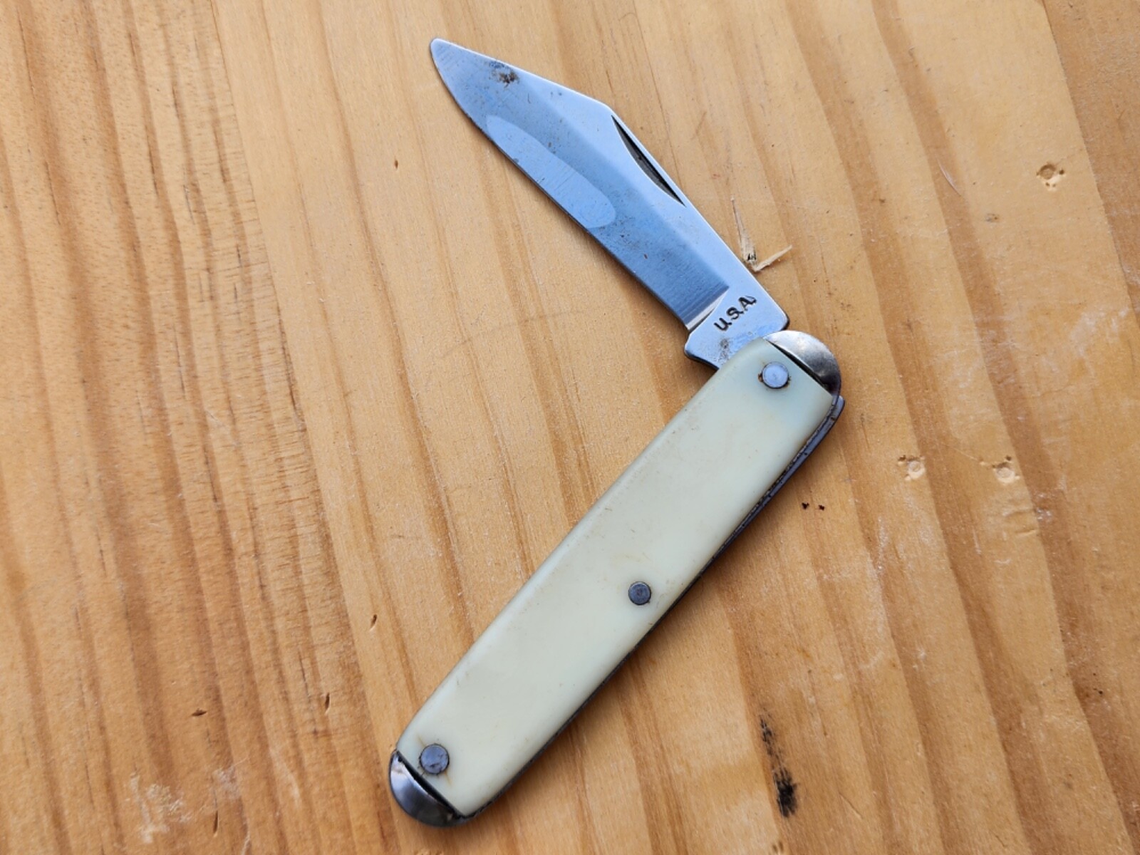 Vintage USA Made White handle Pocket Knife Single Unsharpened Blade 3-3/8\ Vintage USA Made White handle Pocket Knife Single Unsharpened Blade 3-3/8\