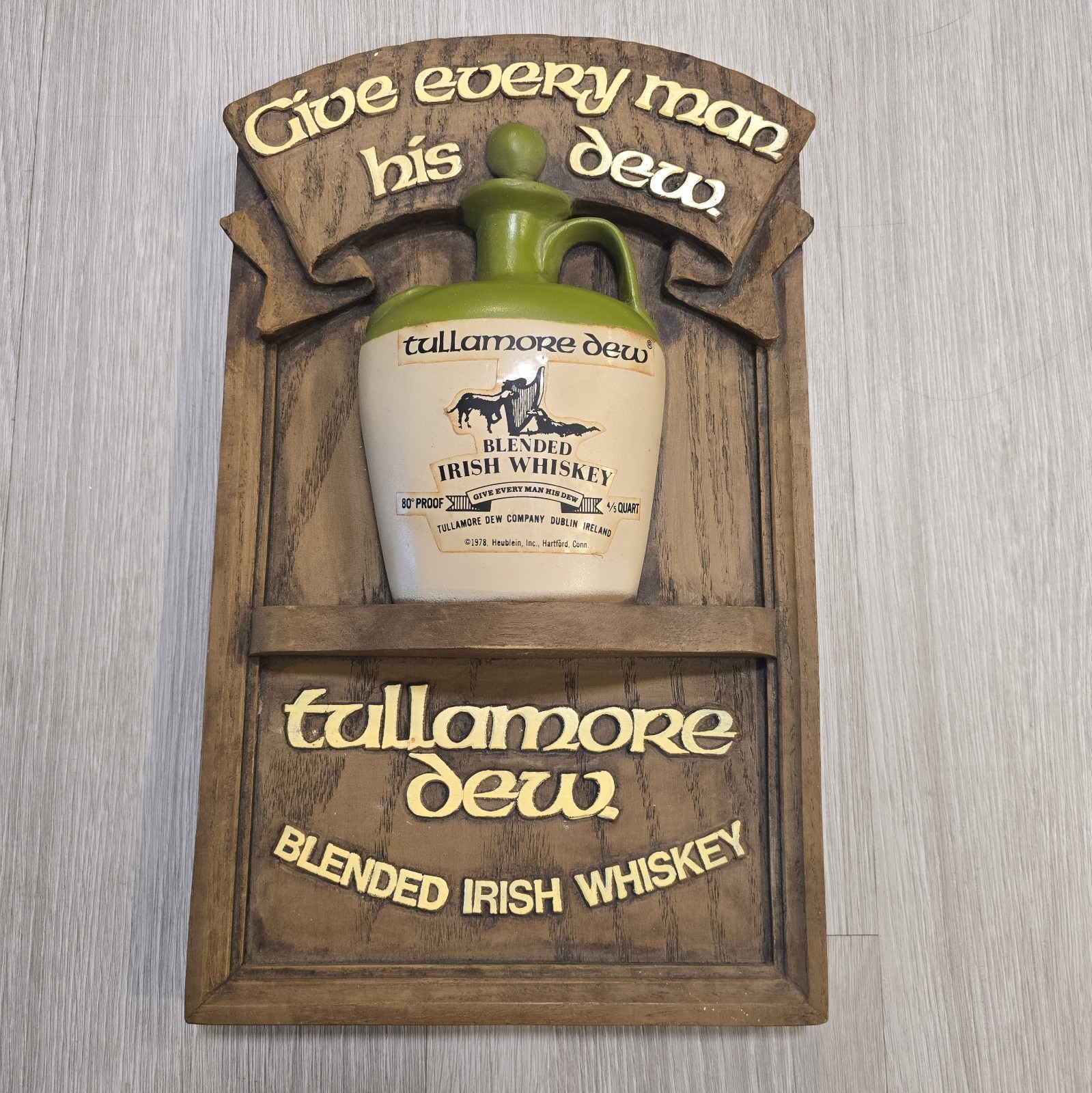 VTG 1978 TULLAMORE DEW IRISH WHISKEY 3-D PUB DISTILLERY SIGN WITH ICONIC JUG