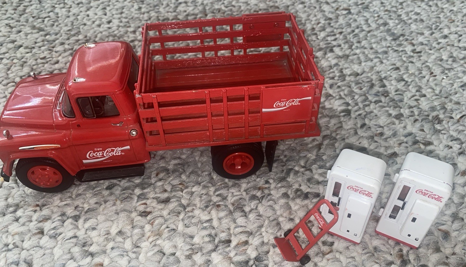 ERTL 1957 Chevy Stake bed Coca Cola Delivery Truck RED 1:25 Scale Mint 2 Machine