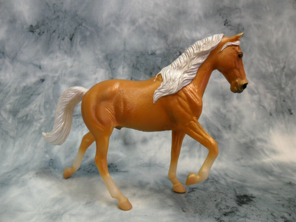 CollectA NIP * Tennessee Walking Horse Stallion - Palomino * TWH #88449 Model