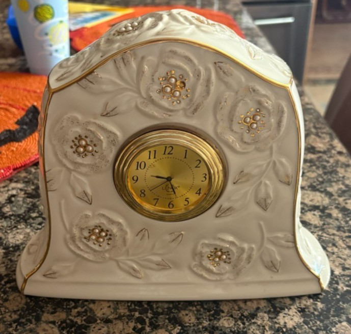 Lenox Golden Roses Mantle Quartz Clock Porcelain/ 24k NEW BATTERY & EXTR BTRYS