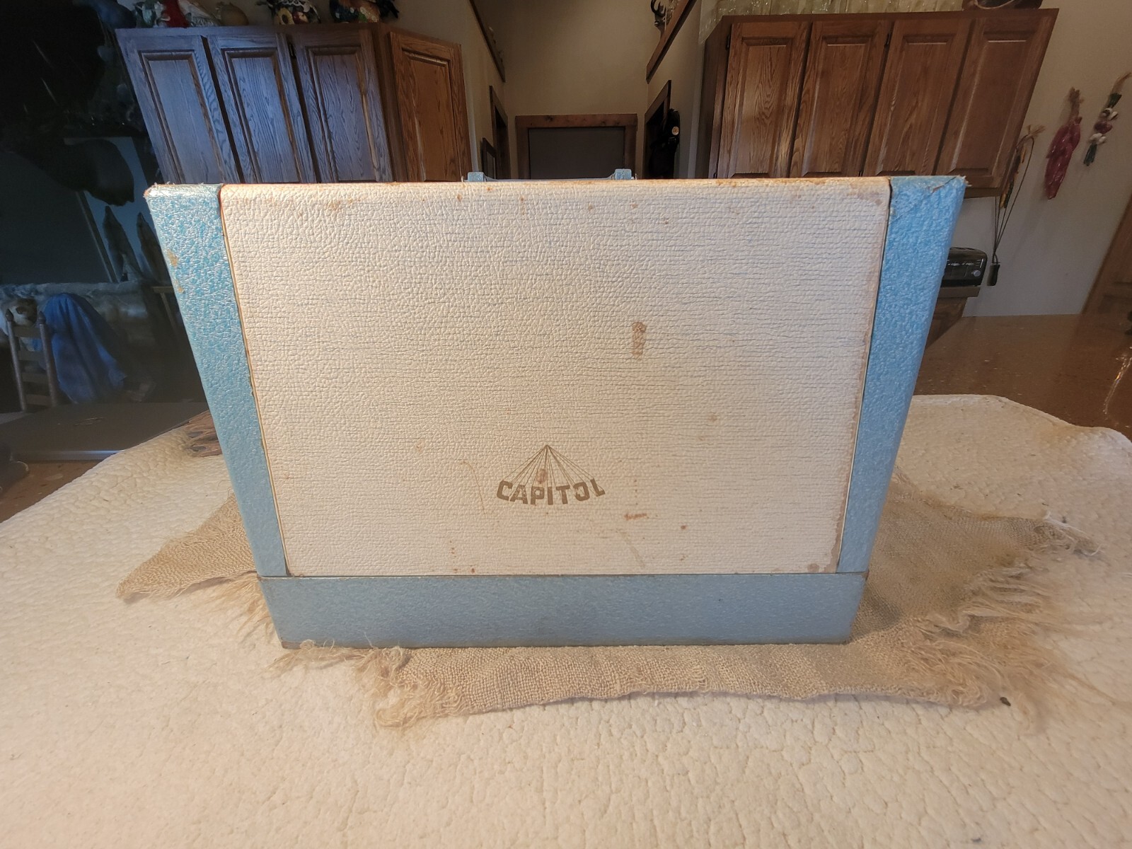 VINTAGE CAPITOL SEWING MACHINE MODEL 600  Japan  50 lb. 1969