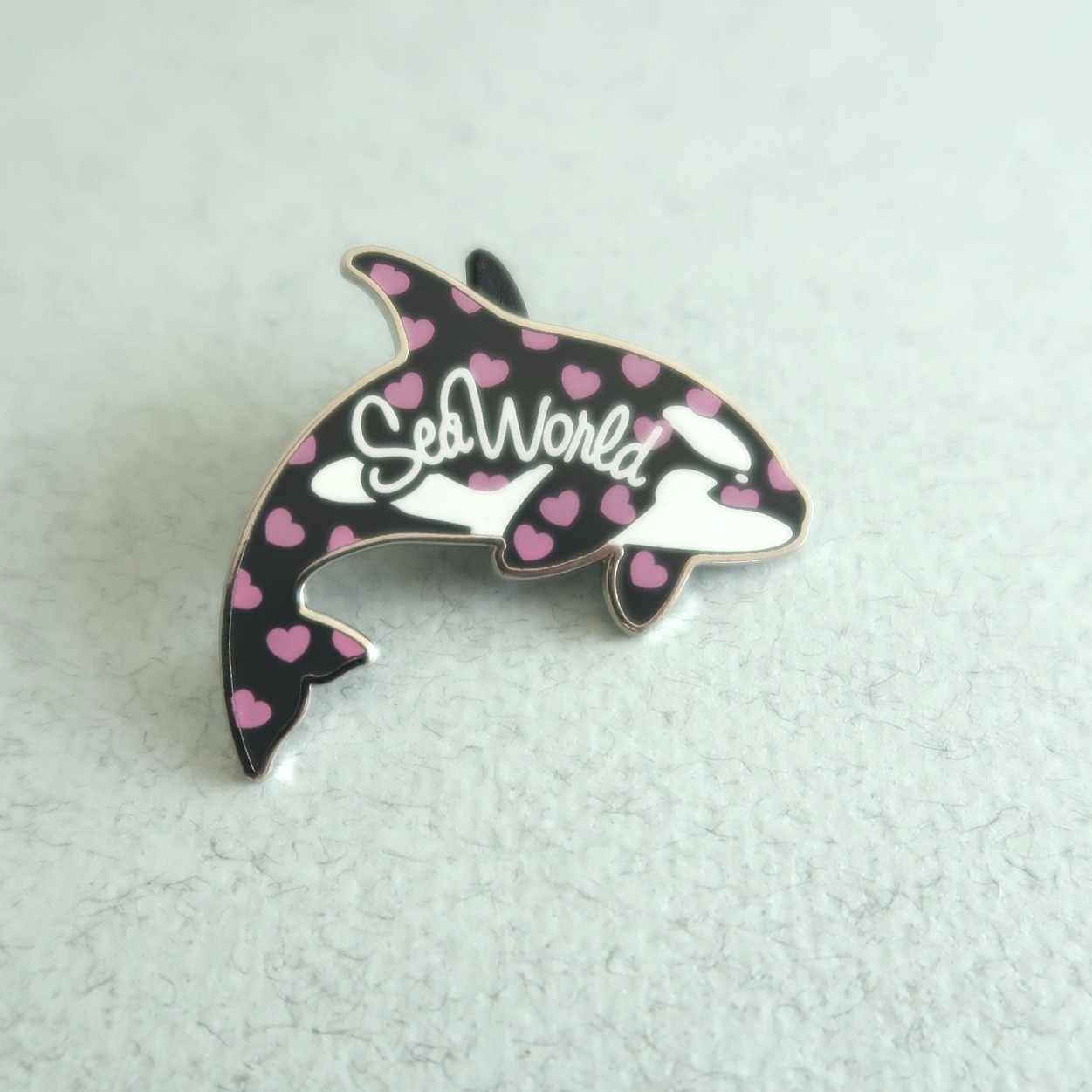 Sea World Orca Whale Enamel Trading Pin- Pink Hearts Valentines Love Theme
