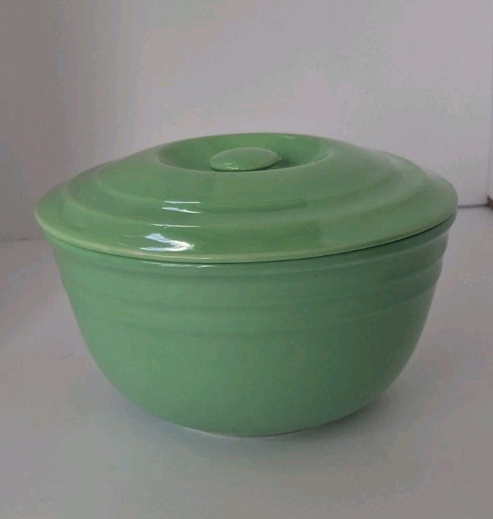 1930s-40s Fiesta Ware Kitchen Kraft Light Green Dish w/ Lid 8.75 in READ