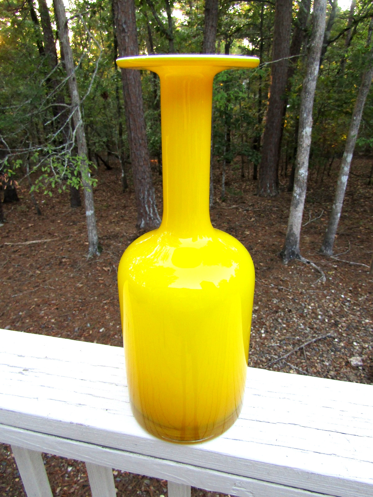 WEST ELM MCM / Gulvvase Holmegaard / Yellow Cased TALL GLASS VASE / 15 1/2\ WEST ELM MCM / Gulvvase Holmegaard / Yellow Cased TALL GLASS VASE / 15 1/2\