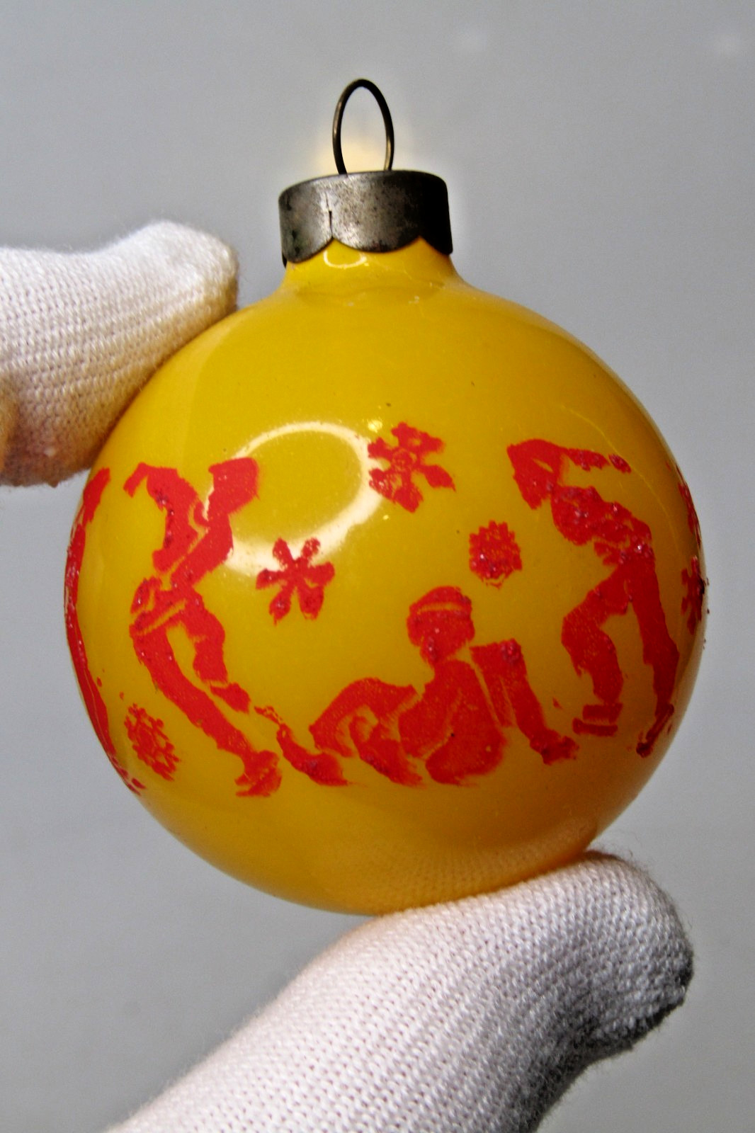 Vintage Unsilvered Glass Pictured KIDS SKATING Ball Christmas Ornament USA of A